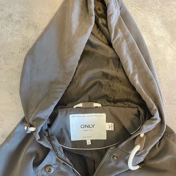 Army green light spring/summer jacket! - Picture 2 of 2